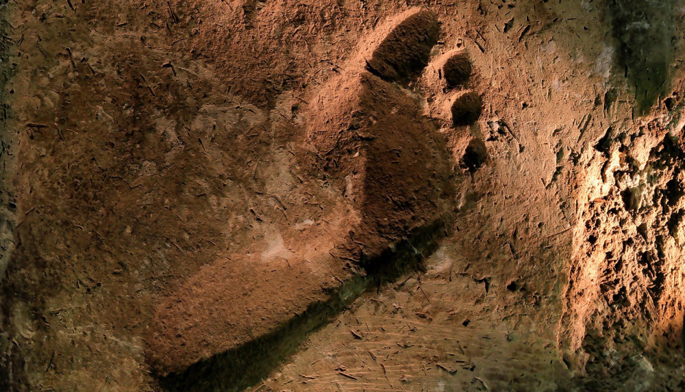 A 4,000-Year-Old Footprint, and a Treasure House Makeover