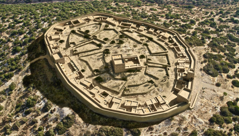 Khirbet Qeiyafa, the Biblical Tradition and King David Popular Archeology